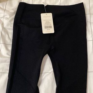Fabletics NWT seamless high-waisted statement 7/8 leggings